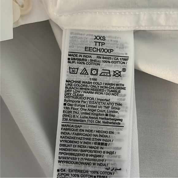 GAP Classic White Button-Up Shirt - Picture 3 of 3